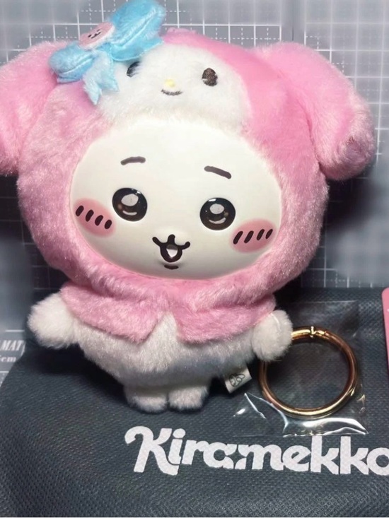 Sanrio Accessories - Chiikawa Kiramekko Hachiware × Hello Kitty Plush Keychain BLIND BOX